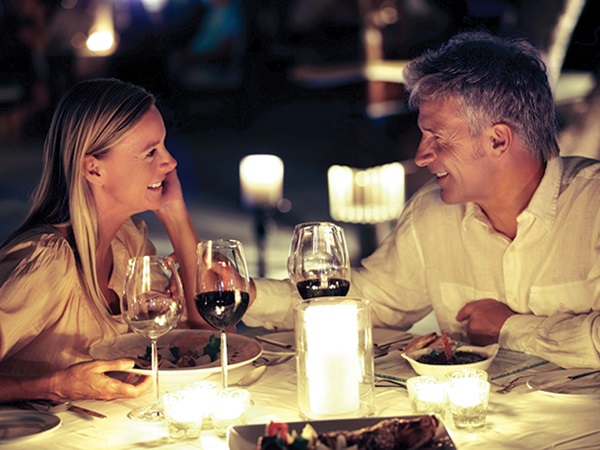 A couple dining at Gideon Putnam Hotel