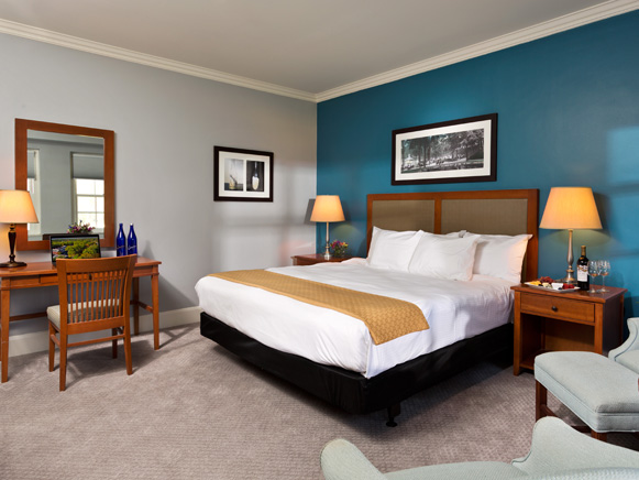 Gideon Putnam Refreshed Deluxe King Room